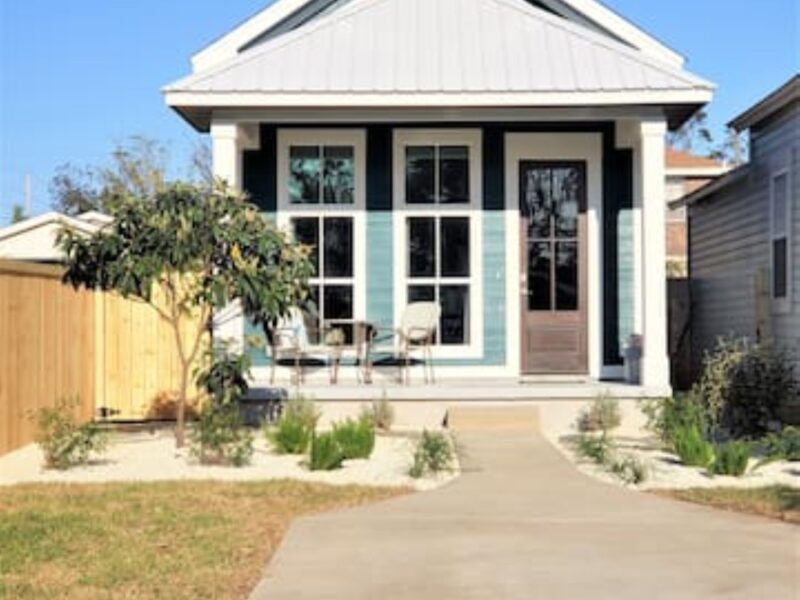 Military-Friendly Sunny & Cozy Cottage
