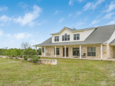 Family Ranch on 14 Acres