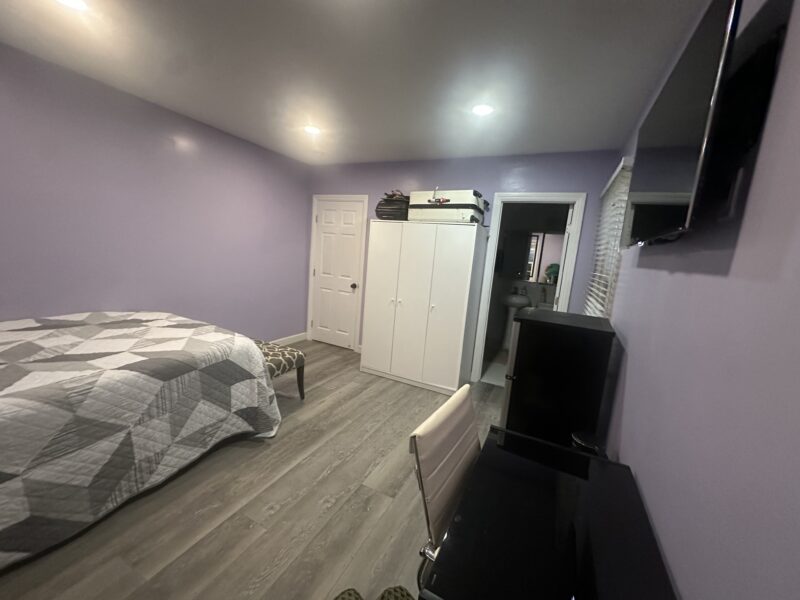 Furnished room with private bathroom 15 mins away from LA AFB