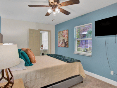 10 Beds! Large Home | Perfect for Military Groups & Families | PETS OK