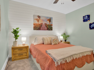 10 Beds! Large Home | Perfect for Military Groups & Families | PETS OK