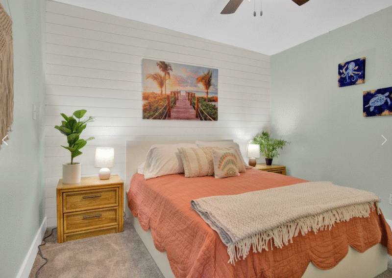 10 Beds! Large Home | Perfect for Military Groups & Families | PETS OK