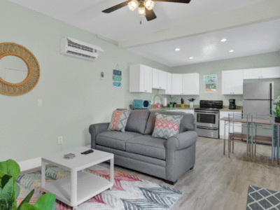 10 Beds! Large Home | Perfect for Military Groups & Families | PETS OK