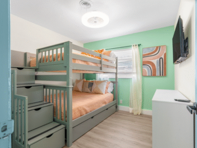 7 Beds | Walk to Beach | Great for Families & Military | PETS OK