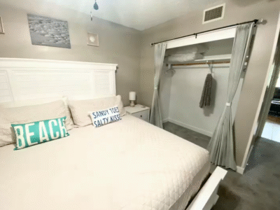 The Destin 2BR Foxhole – Full Kitchen, Lake Access, Central Location