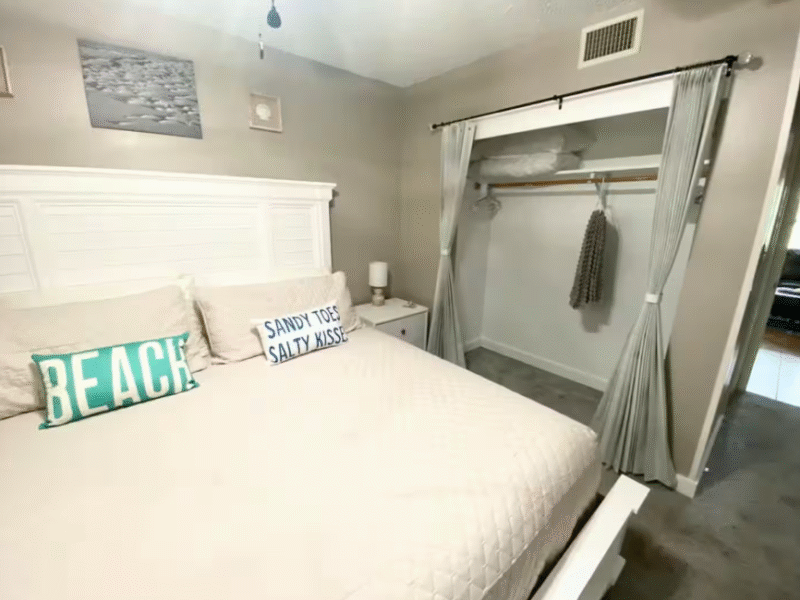 The Destin 2BR Foxhole – Full Kitchen, Lake Access, Central Location