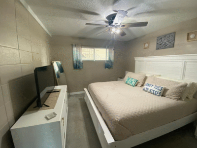 The Destin 2BR Foxhole – Full Kitchen, Lake Access, Central Location