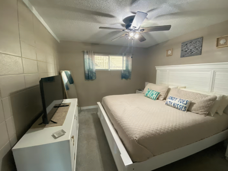 The Destin 2BR Foxhole – Full Kitchen, Lake Access, Central Location