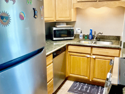 The Destin 2BR Foxhole – Full Kitchen, Lake Access, Central Location