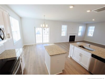4 BR House in Gated Community - easy commute to Fort Bragg
