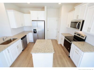 4 BR House in Gated Community - easy commute to Fort Bragg