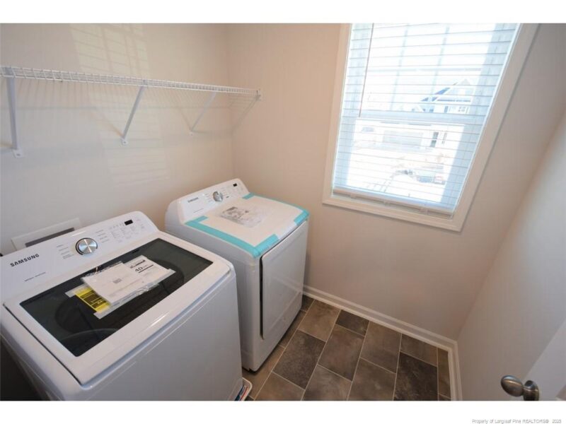 4 BR House in Gated Community - easy commute to Fort Bragg
