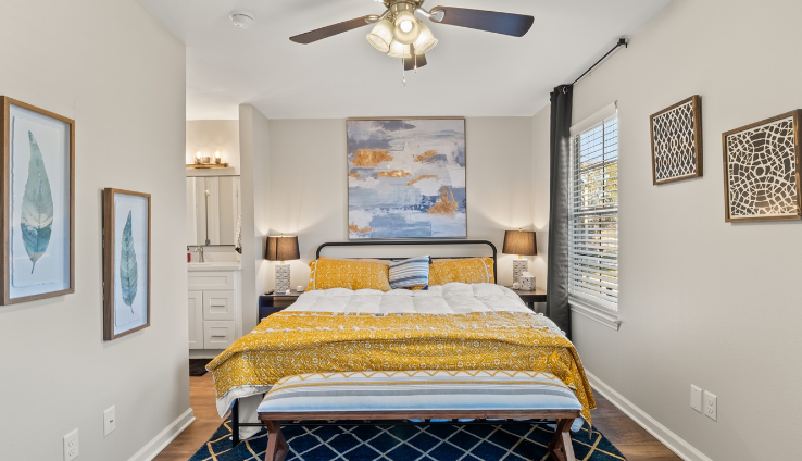 Foxhole | Sleeps 8 | Lake Charles Townhouse Near Casinos