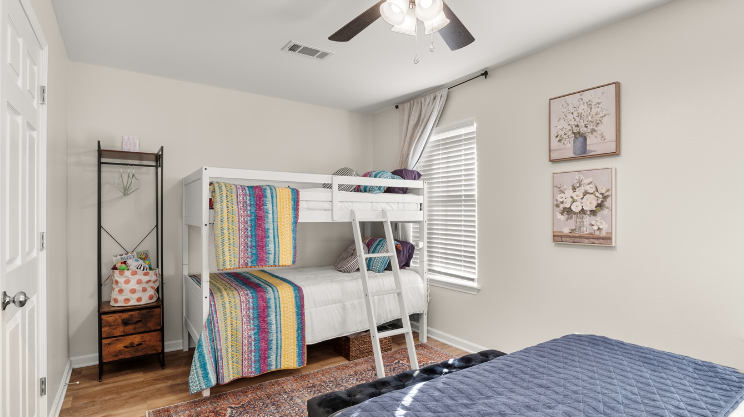 Foxhole | Sleeps 8 | Lake Charles Townhouse Near Casinos
