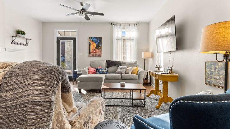 Foxhole | Sleeps 8 | Lake Charles Townhouse Near Casinos
