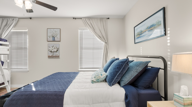 Foxhole | Sleeps 8 | Lake Charles Townhouse Near Casinos