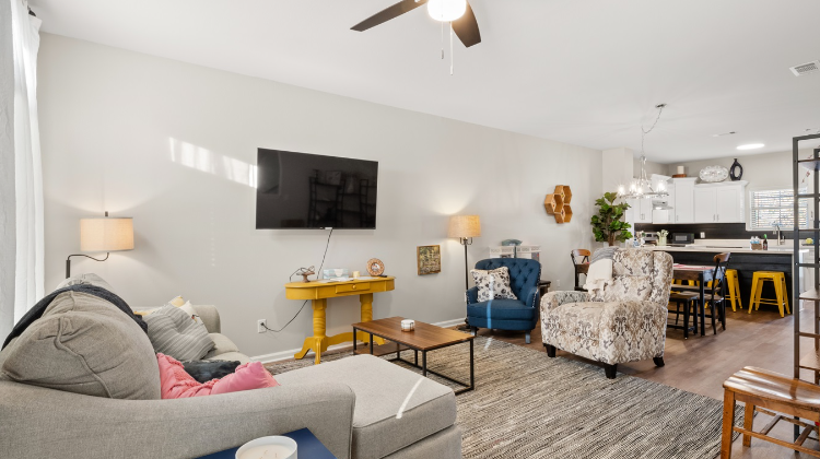 Foxhole | Sleeps 8 | Lake Charles Townhouse Near Casinos