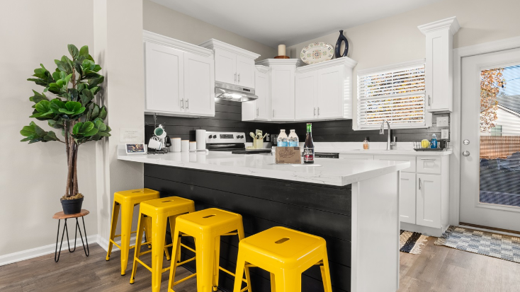 Foxhole | Sleeps 8 | Lake Charles Townhouse Near Casinos