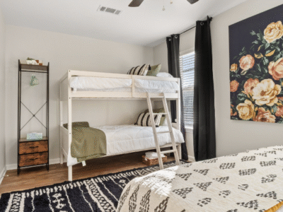 Foxhole Townhouse | Sleeps 8 | Near Casinos & Waterfront