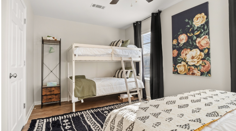 Foxhole Townhouse | Sleeps 8 | Near Casinos & Waterfront