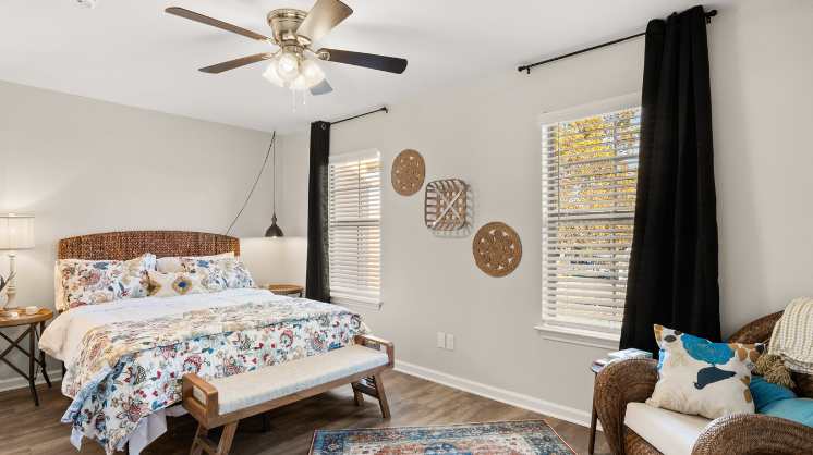Foxhole Townhouse | Sleeps 8 | Near Casinos & Waterfront