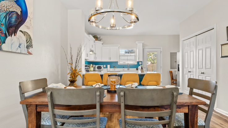 Foxhole Townhouse | Sleeps 8 | Near Casinos & Waterfront
