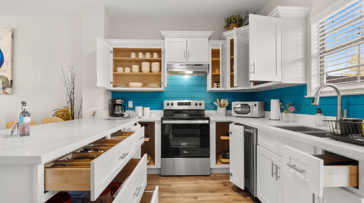 Foxhole Townhouse | Sleeps 8 | Near Casinos & Waterfront