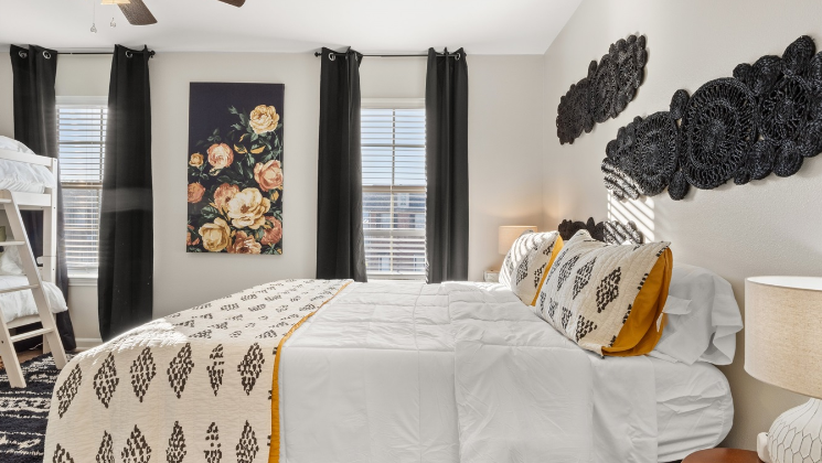 Foxhole Townhouse | Sleeps 8 | Near Casinos & Waterfront